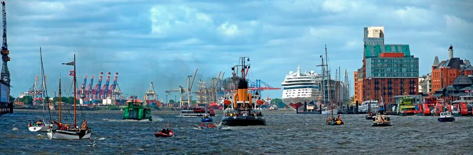 Maritime traffic on the Elbe in Hamburg Stock Photos
