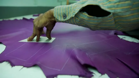 Mark and design and cuitting purple colour raw leather manufacturing in facto Video stock 202461578