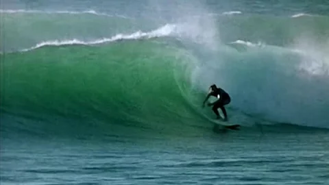 Mark Richards four times world champion surfing Angourie Vídeo Stock 245243855