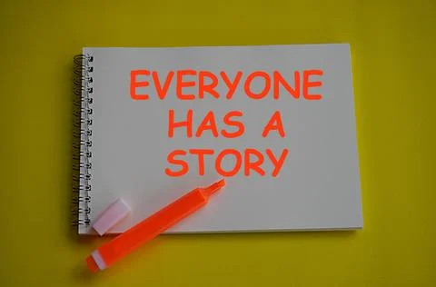 Marker and white note written everyone has a story, relationship concept Stockfoto's