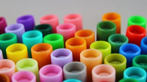 Markers of different colors, camera movement from top to bottom. Close-up Vídeos de archivo 140115769