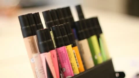 Markers one gets picked up Vídeo Stock 10579899