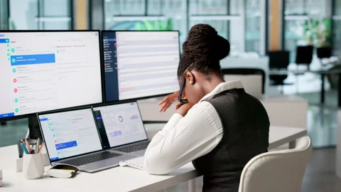 Marketing Manager Solving Client Email Problems On Laptop 스톡 동영상 344719832