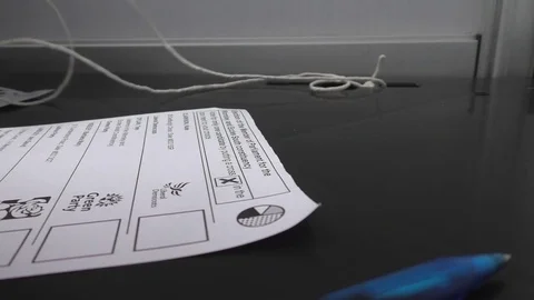 Marking ballot paper Vídeos de archivo 76682406