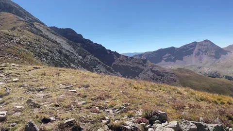 Maroon Bells 4 Pass Loop Trail run: Buckskin Pass Video stock 329455103