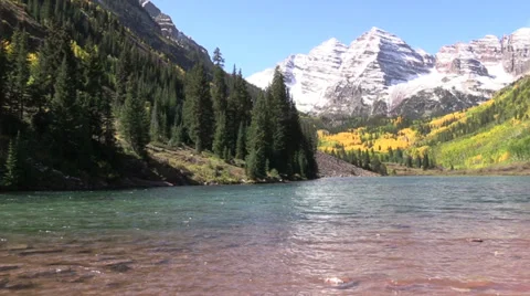 Maroon Bells Landscape in Fall Vídeos de archivo 30687567