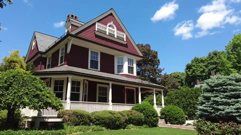 MAROON HOUSE SPRING 스톡 동영상 195673492