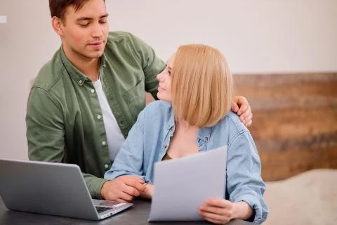 Married couple making notes, going to buy new house Fotos Stock