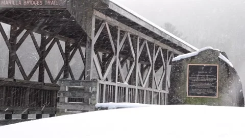 Marrila bridge trail established shot panning Stock Footage 262001991