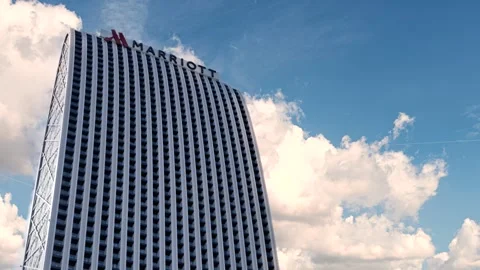Marriott skyscraper timelapse with clouds moving fast Video stock 337294939