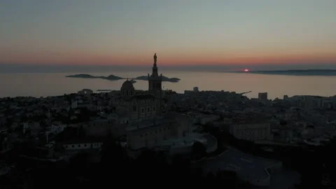 MARSEILLE-LOCKDOWN Notre-dame-sunset-POI5 LUT 스톡 동영상 131332564