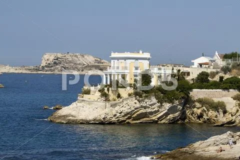 Marseilles Luxury Home On Rocky Beach 8663.jpg