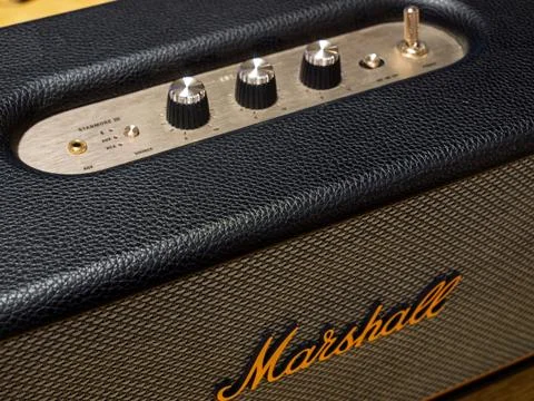 Marshall Bluetooth Speaker: High-Quality Sound Experience for Music Lovers 库存照片