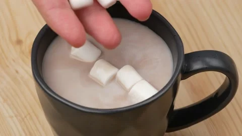 Marshmallows and cocoa. Marshmallows in cocoa. Video stock 166521766