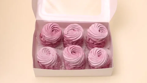 Marshmallows with blackberries taste in box or kitchen tiles 스톡 동영상 242591688