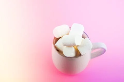  Marshmallows close-up and copy space on a pink background. Marshmallows in an e Stock Photos