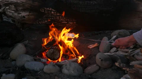 Marshmallows over campfire Stock-Footage 67297967