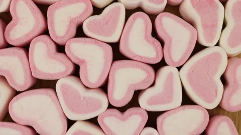 Marshmallows pink and white in the form of hearts rotate. 스톡 동영상 152317971