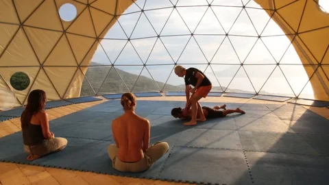 Martial art lessons inside a tent 스톡 동영상 87103820