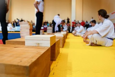 The martial artists preparing for the competition Фото