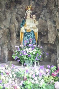 Mary statue Фото