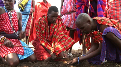 Masai men igniting the fire 2 Video stock 33688210