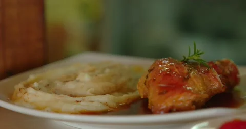 Mash potatoes with chicken Stock-Footage 140273711