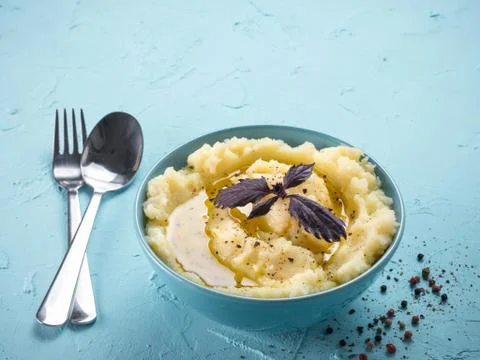 Mashed potatoes on blue concrete background Foto stock