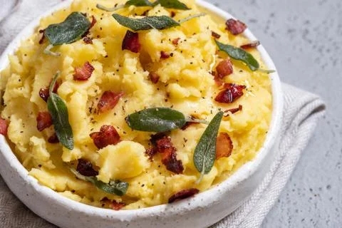 Mashed potatoes with crispy bacon and sage Stock-Fotos