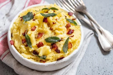 Mashed potatoes with crispy bacon and sage Stock-Fotos