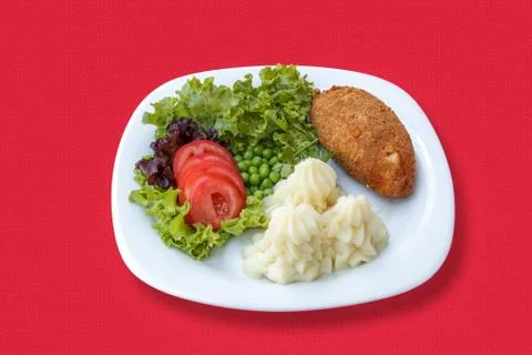 Mashed potatoes with cutlet and vegetables 库存照片
