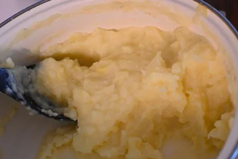 Mashed Potatoes in Pot Close-Up, Homemade Comfort Food Preparation Fotos Stock