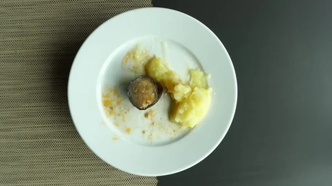 Mashed potatoes, vegetables and meat balls as a useful concept food. The plat Vídeos de archivo 108733863