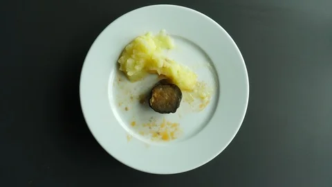 Mashed potatoes, vegetables and meat balls as a useful concept food. The plat Vídeos de archivo 110657424