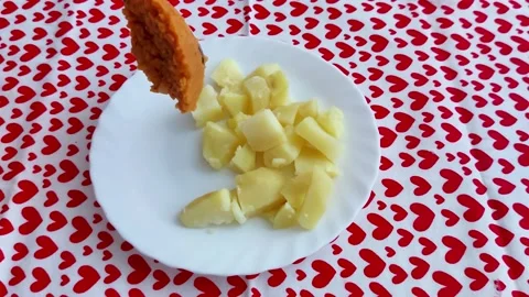 Mashed Veggies and Potatoes on Heart - Themed Tablecloth Scene Vídeos de archivo 327520125