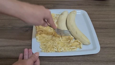  Mashing Bananas  스톡 동영상 157825607
