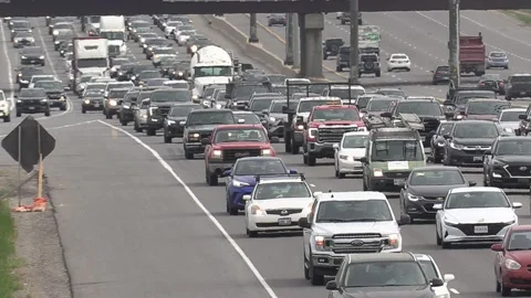 Masive Heavy rush hour traffic jam and gridlock on highway 库存影片 154491944