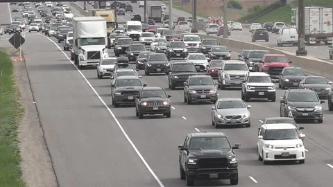 Masive Heavy rush hour traffic jam and gridlock on highway 库存影片 154492994
