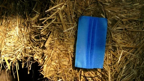 Mask from coronavirus on a haystack Vídeo Stock 129052765