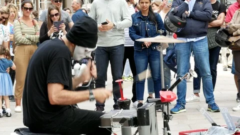 Masked anonymous percussionist performs in Duomo square Milan Stockbeeldmateriaal 109487852