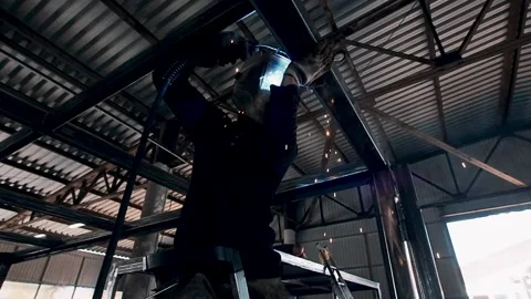 The masked man is engaged in welding. Stock-Footage 130334323