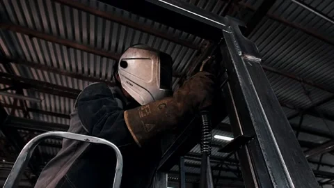 The masked man is engaged in welding. Stock-Footage 130350701