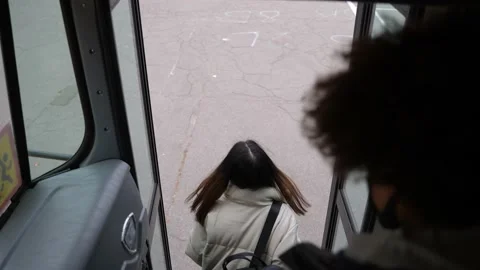 Masked multi-ethnic teens getting off school bus 스톡 동영상 169655913