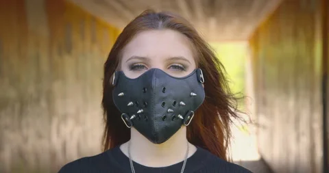Masked - Portrait of a beautiful red-haired young woman wearing a studded mask Vídeos de archivo 133041002