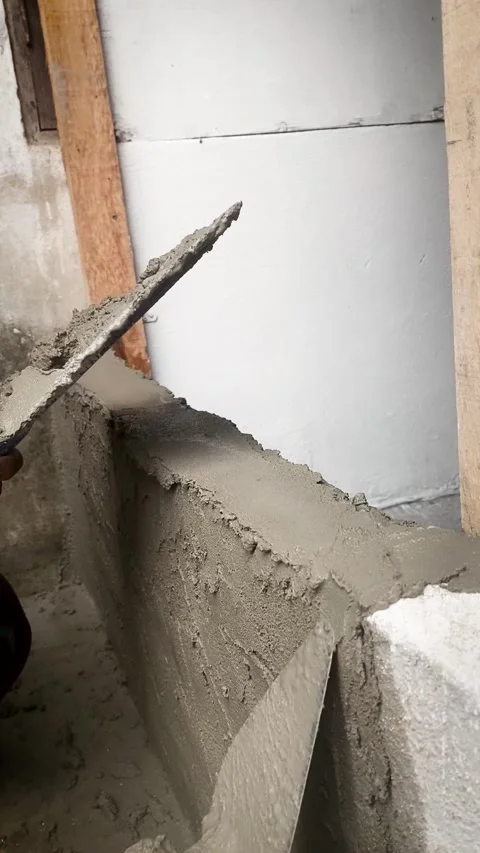 Mason applying cement plaster on brick wall construction Video stock 332567446