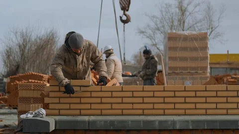 Mason Worker Checks Quality of Work done by Level, Builder Makes Brickwork 動画素材 129499211
