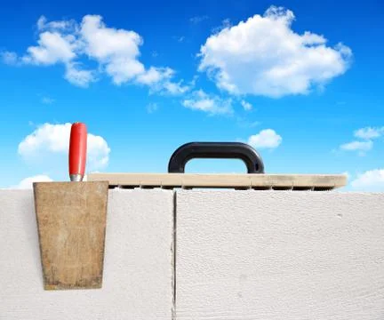 Masonry tools on brick wall. Foto stock