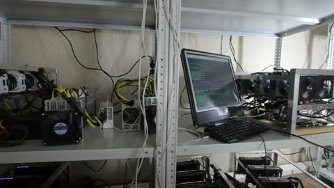 Mass production of cryptocurrency Vídeos de archivo 87046009