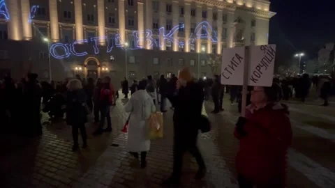 Mass protest in Sofia demanding the resignation of the Bulgarian government, Sof 스톡 동영상 323332075