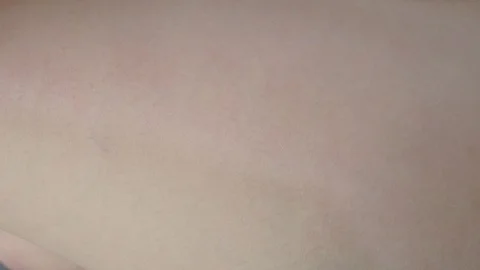 Massage with a dry brush from cellulite. Close-up Vídeo Stock 115447595